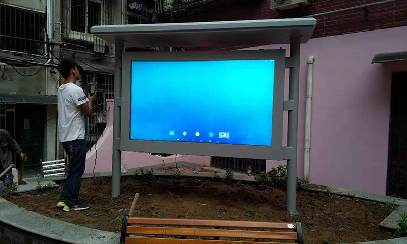Outdoor advertising machine in a residential area in Hankou, Jiang'an District, Wuhan