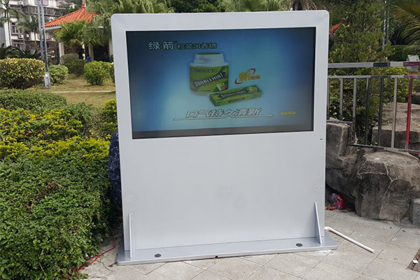 Outdoor advertising machine case in a residential area in Hangzhou
